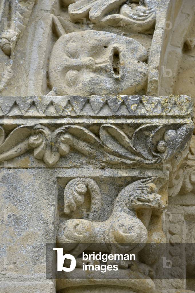 Detail of the main portal of the church of Saint Bernard (Saint-Bernard) to Contre (17470), Charente-Maritime