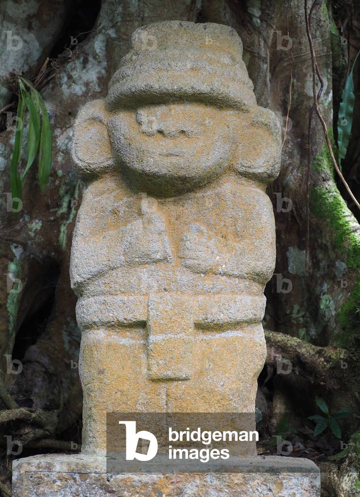 Archeological Park, Religious Monuments, Megalithes sculptures, Divinites and Animals, Statue in the Grove of Las Eatuas, San Augustine, Colombia (photo)