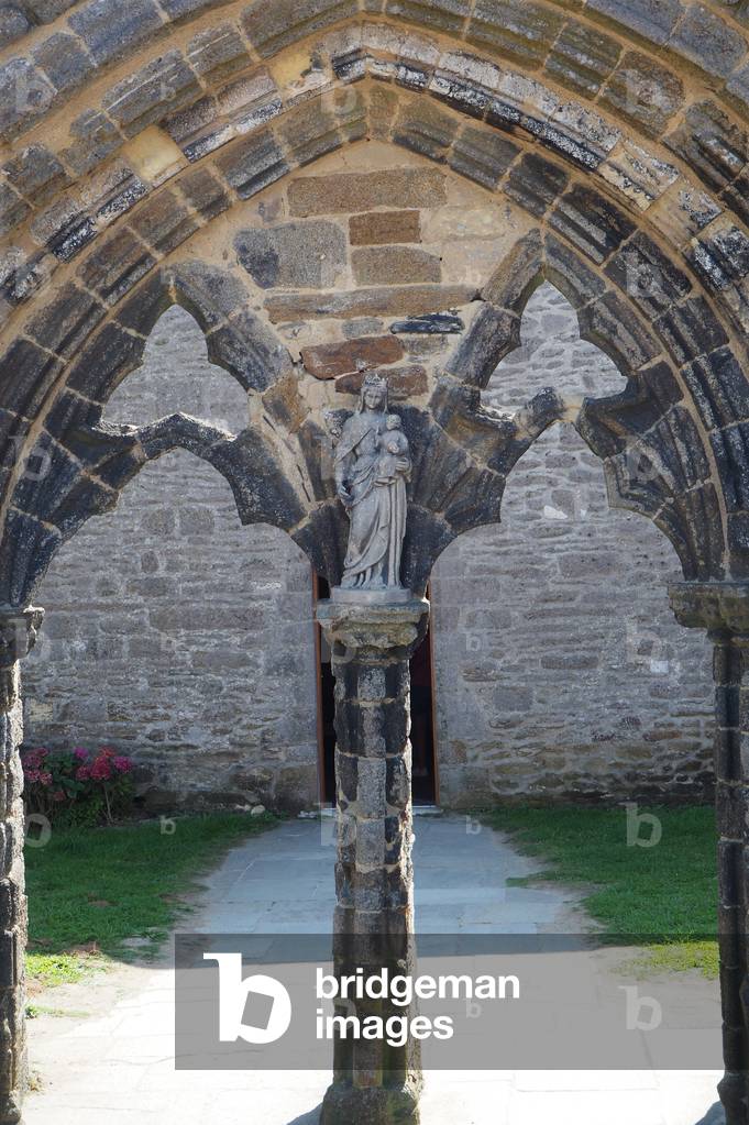 Site of the point of Saint Mathieu, 14th century porch, parish church, Conquet, Finister, France (photo)