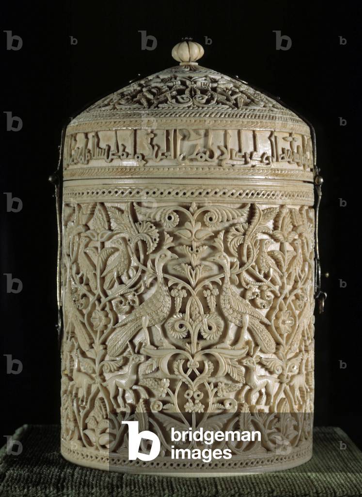 Art Moorish: Pyxide or cylindrical ivory cassette. 964. From Medina Azahara (Madinat al-Zahra, al-Zahra). Museo arqueologico nacional, Madrid.