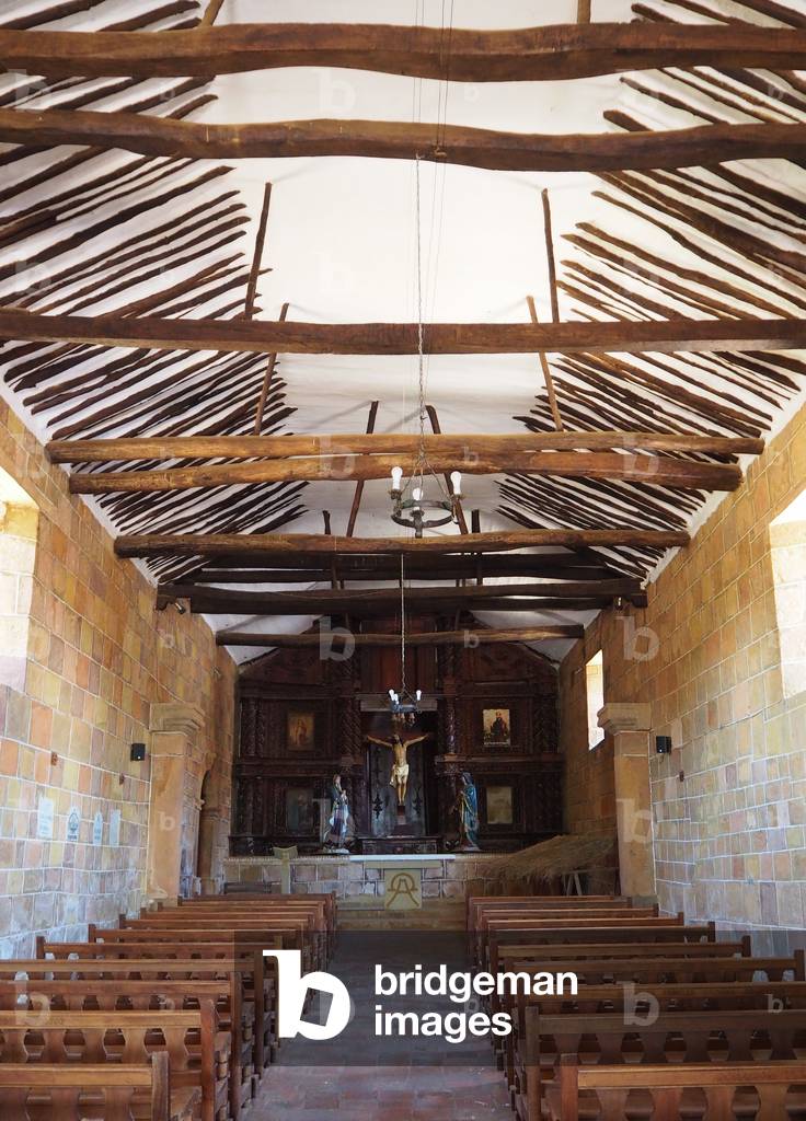 Interior of the chapel of Jesus, Barichara, Colombia (photo)