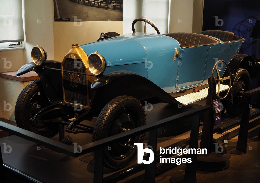 Torpedo Mathis 5cv, type P 1925. Mounting chain at the Meinau