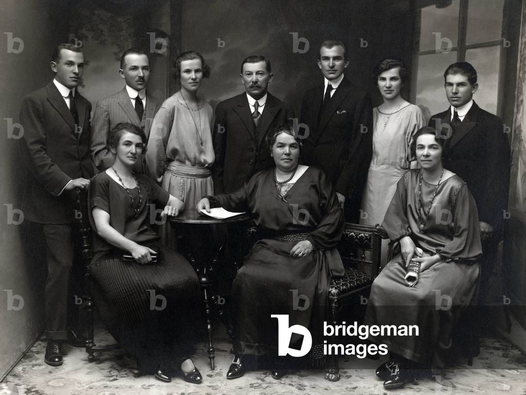 Photograph of the bourgeois family. 20th century