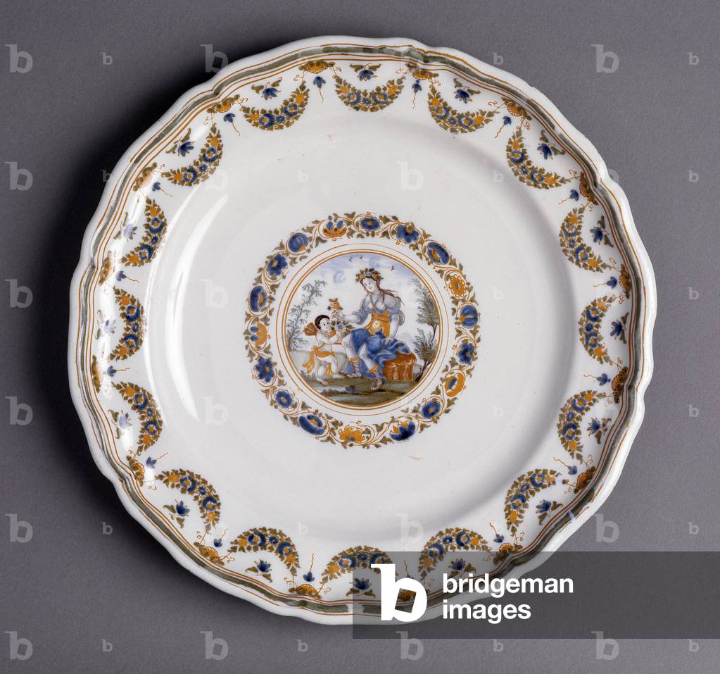 Moustiers, runder Teller „Flora mit Liebe““ Fayence stannifere, Dekor des großen Feuers polychrom Fabrique OLE