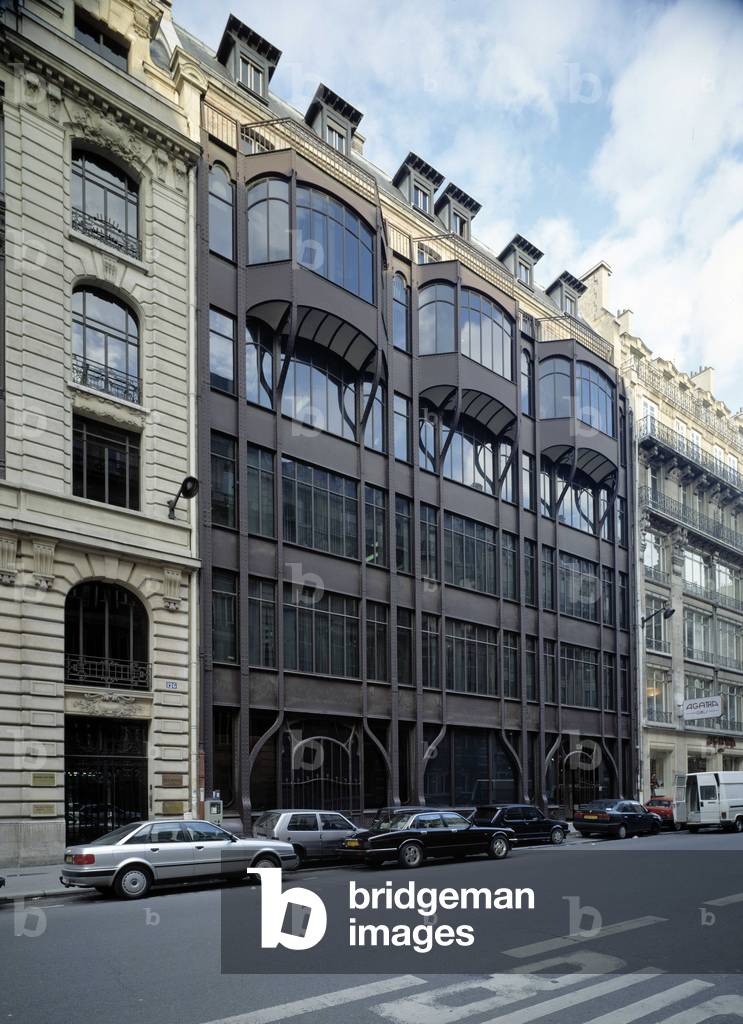 Architecture: view of the facade of the industrial building of the “Parisien liberere”” at 124 rue reaumur realized by architect Georges Chedanne, 1904.