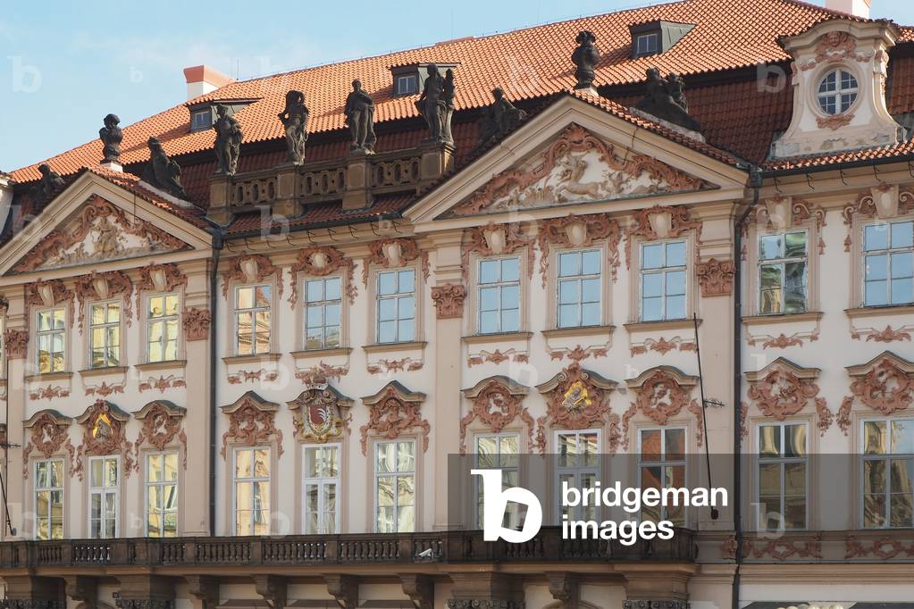Prague, the capital of the Czech Republic, crossed by the river Vltava or Moldau in German. 1,295,000 inhabitants. Baroque town.
Kinsky Palace, Old Town Square. Museum of Art