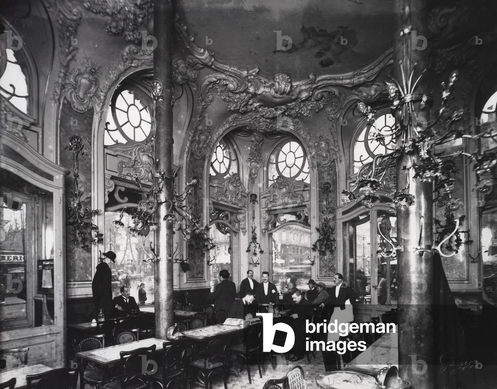 Inside the Cafe Riche on the Canebiere in Marseille. Photography beginning of the 20th century. Municipal Archives of Marseille Inv Fonds 1 - 718