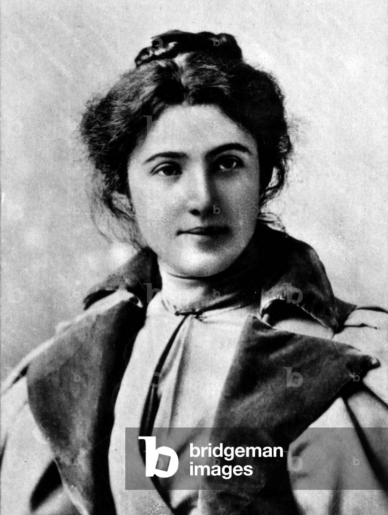 Portrait of Louise Lara (1876-1952), French comedian, member of the Comedie Francaise. Photography late 19th century.