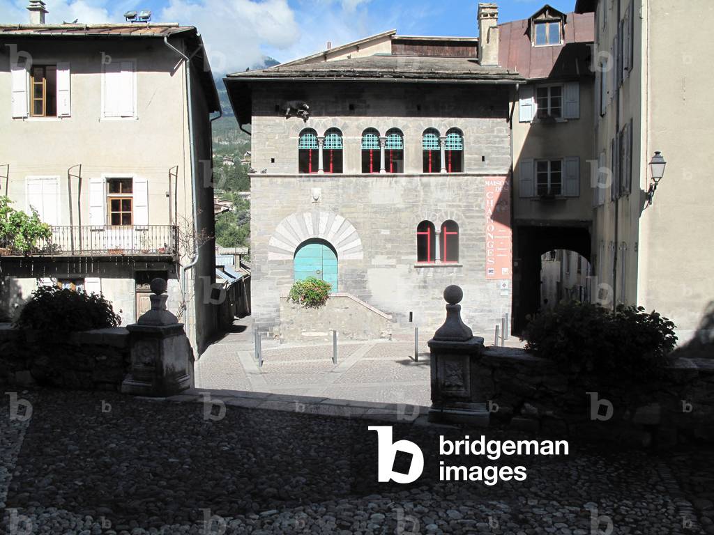 La maison des Chanonges (or canons), 14th century, civil building in Romanesque style, Embrun (Hautes Alpes)