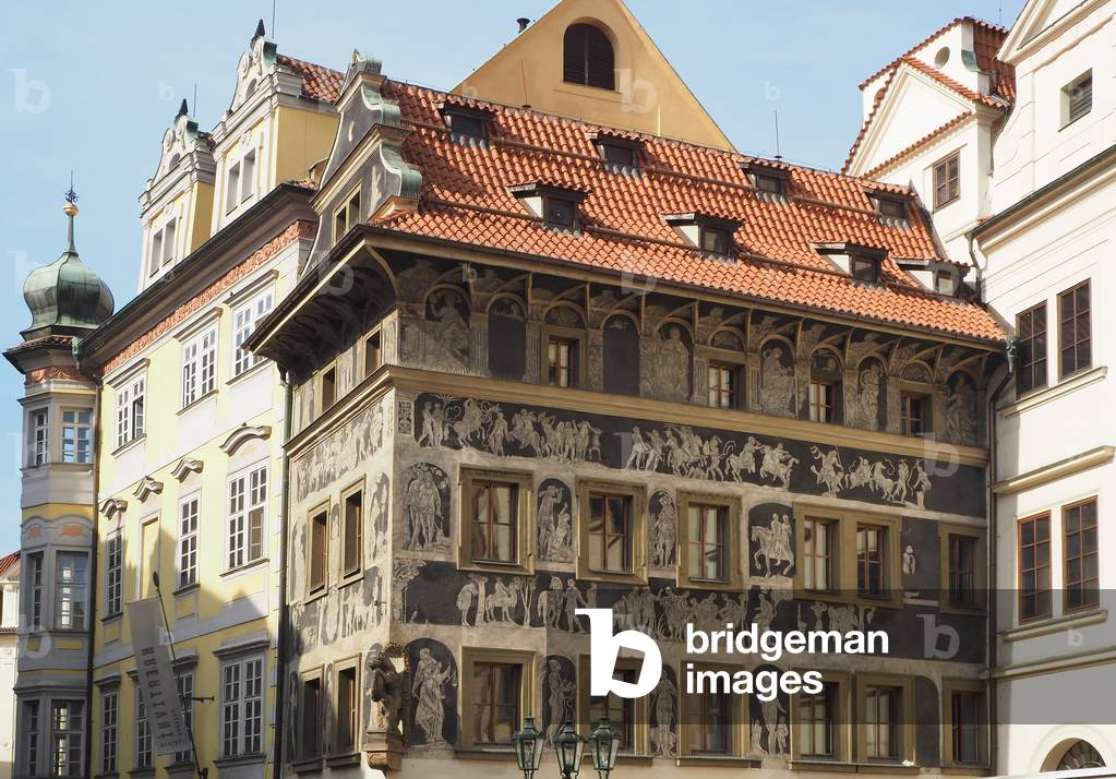 Prague, the capital of the Czech Republic, crossed by the river Vltava or Moldau in German. 1,295,000 inhabitants. Baroque town.
“House at the minute”, square of the old town. Renaissance house. The Sgraffites represent scenes from the Bible and Mythologies. Franz Kafka lived in scette house from 1889 to 1896;