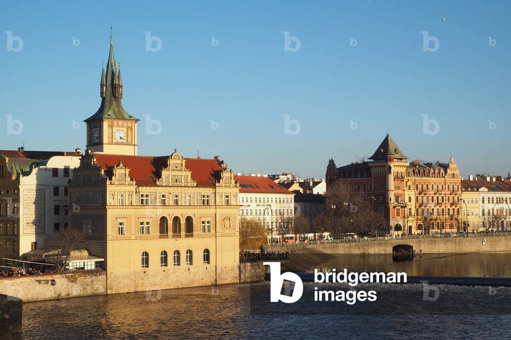 Prague, the capital of the Czech Republic, crossed by the river Vltava or Moldau in German. 1,295,000 inhabitants. Baroque City
View from Charles Bridge, Musee Bedricha Smetany