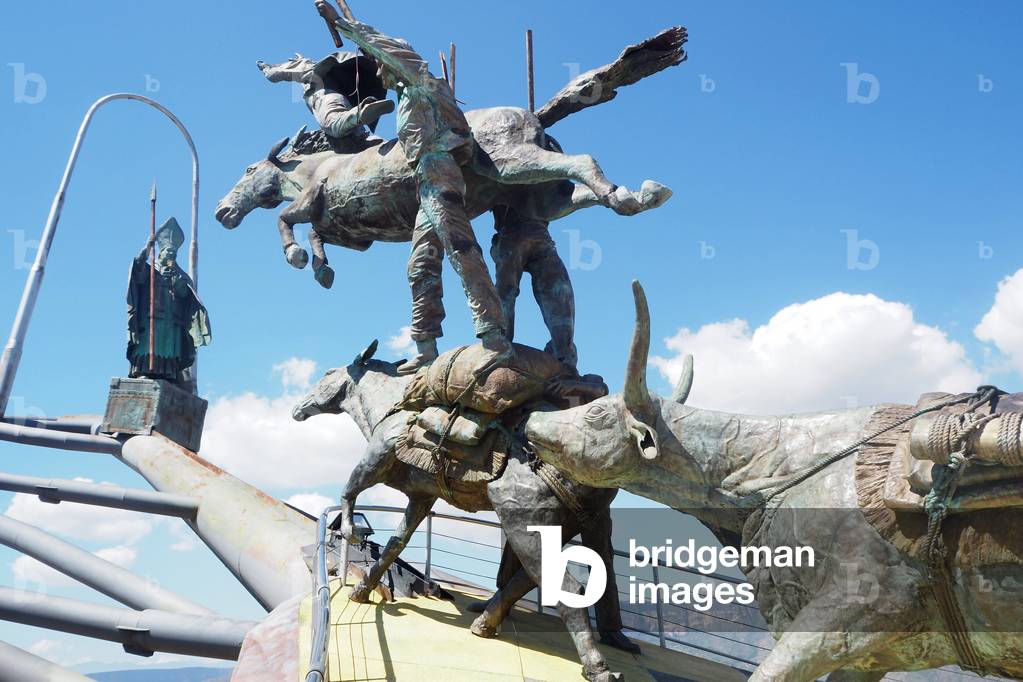 Chicamocha National Park, commemorative monument of the Revolution of 1780, Manuel Beltran invites the people to the Revolte, Chicamocha Canyon, Colombia (photo)