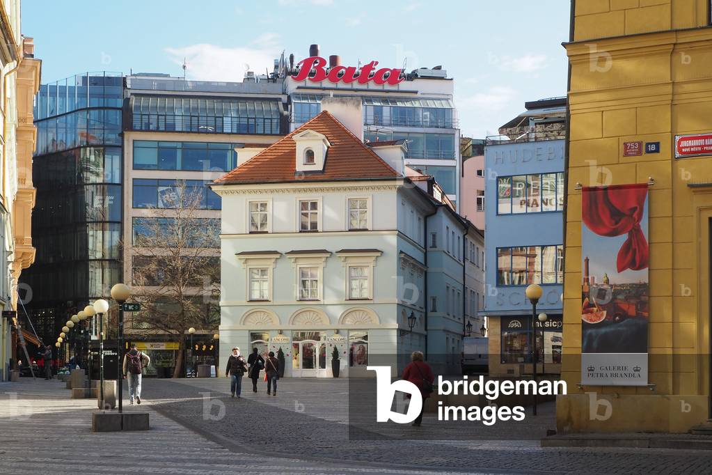 Prague, the capital of the Czech Republic, crossed by the river Vltava or Moldau in German. 1,295,000 inhabitants. Baroque City
Urban Landscape