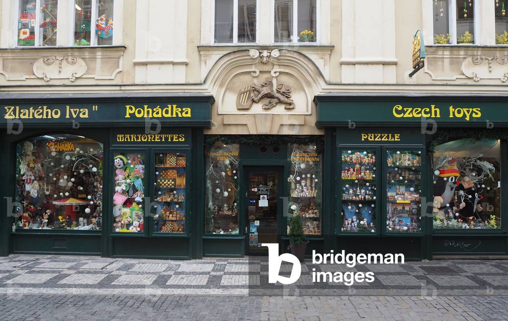 Prague, the capital of the Czech Republic, crossed by the river Vltava or Moldau in German. 1,295,000 inhabitants. Baroque City
Store storefront