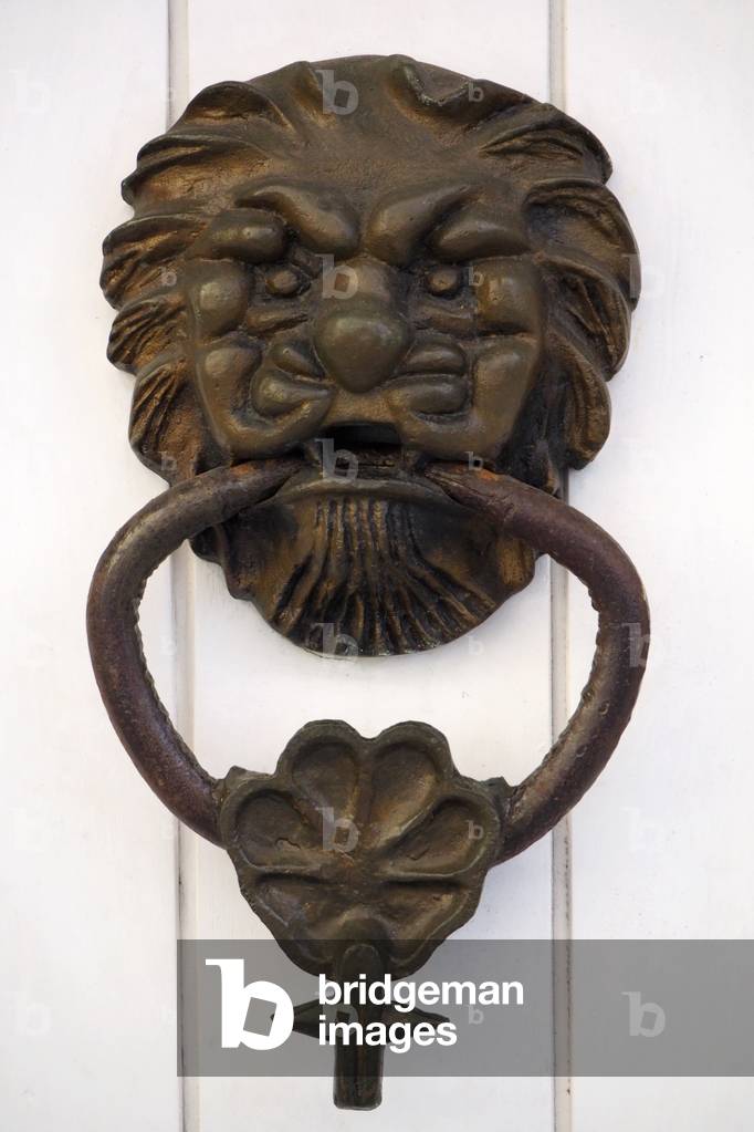 Colonial style architecture, Knocker, lion's head, India Cartagena, Colombia (photo)