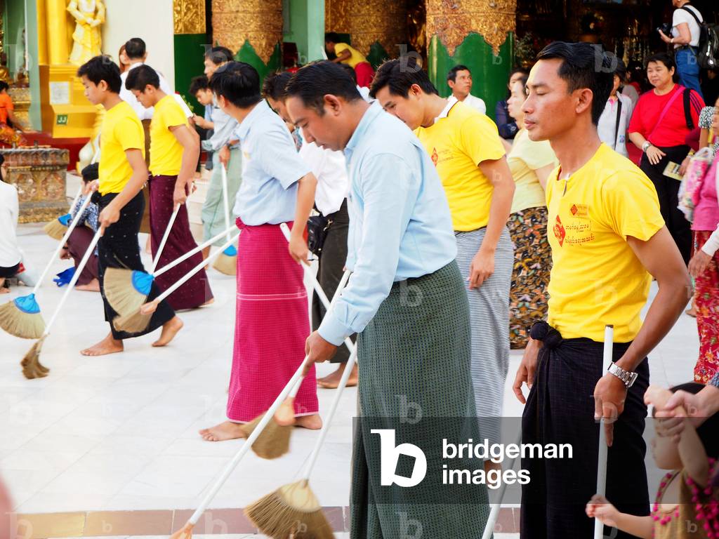 Myanmar - Burma: Yangon. Shwedagon Pagoda. Opened in 1372. Height 105 m. Cleaning team around the Pagoda