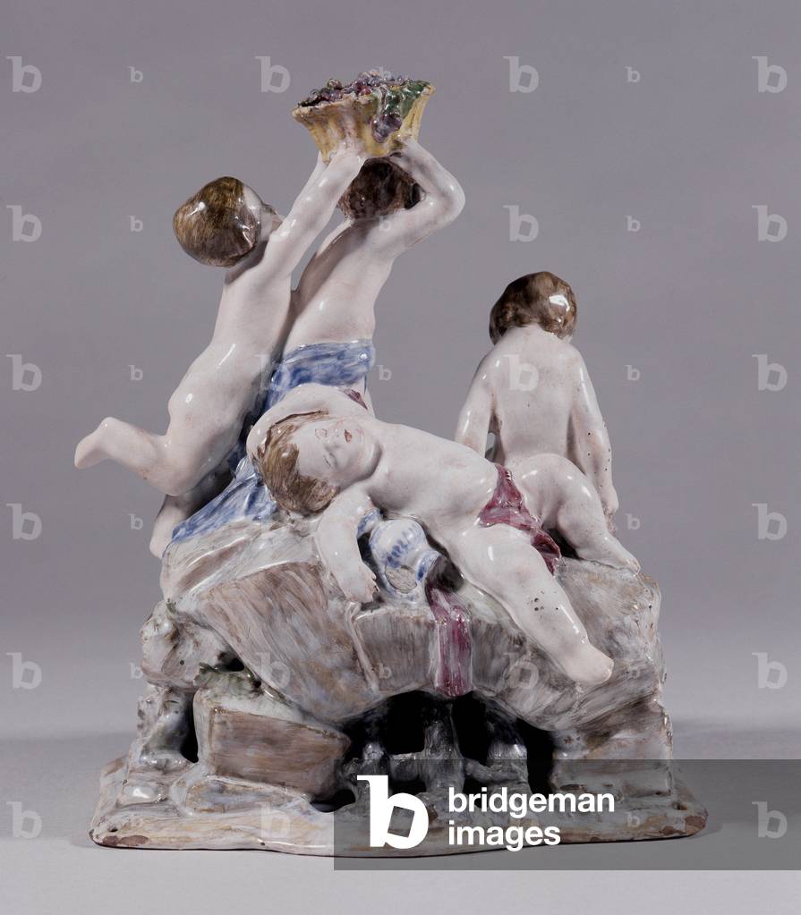 Statuary group of children harvesters - Table element with round putti, 18th century (porcelain)