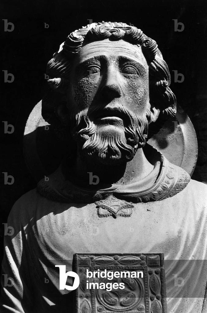 Representation of Saint Piat. Sculpture on the south gate, bay on the left the Cathedrale de Chartres.