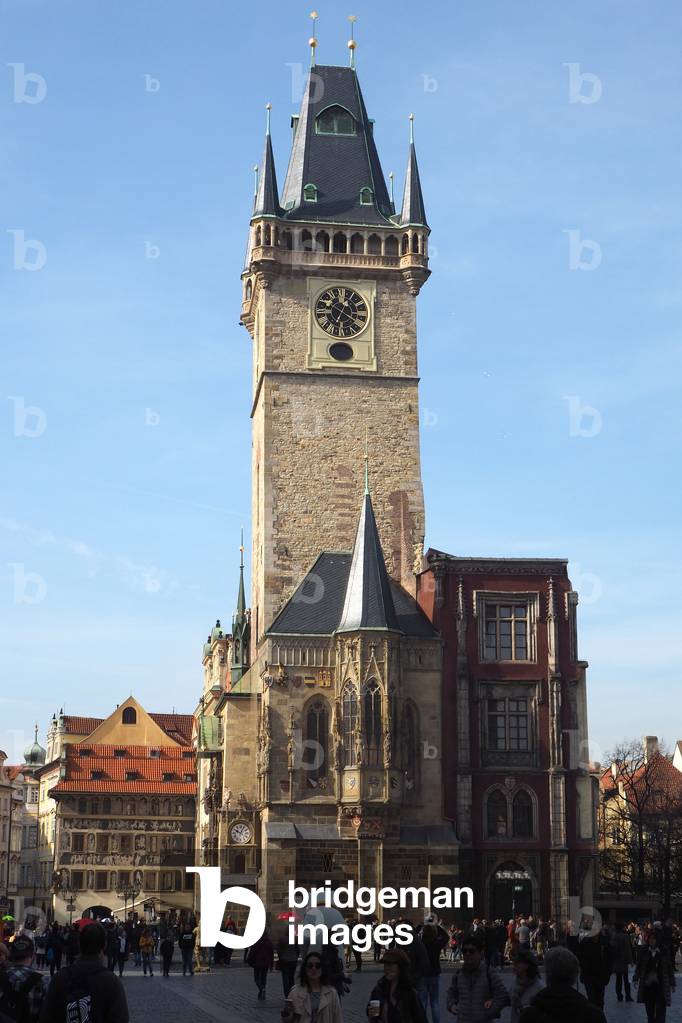 Prague, the capital of the Czech Republic, crossed by the river Vltava or Moldau in German. 1,295,000 inhabitants. Baroque town.
Old Town Square, Astronomical Clock Tower
