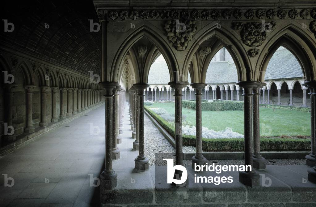 Gothic architecture: the “” wonder”, view of the cloitre. 1225-1228 Abbey of Mont Saint Michel (Manche)