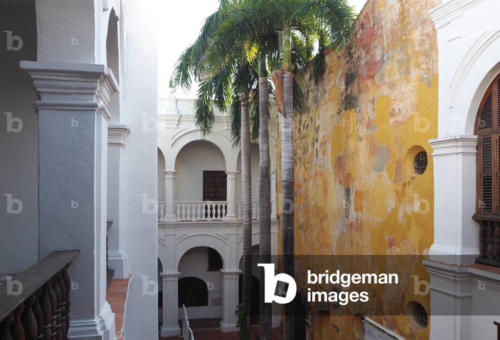 Colonial style architecture, Museum of Inquisition History, Patio, Cartagena of India, Colombia (photo)