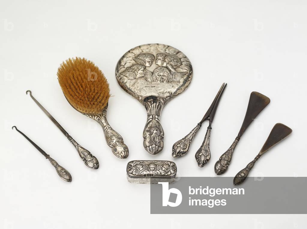 Toilet set, 1912 (photo)