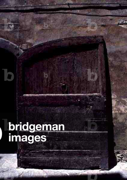 An Ancient Door in the Via Purgatorio (photo)
