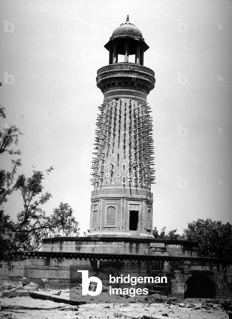 The Hiran Minar, or Deer Tower, c.1907-8 (b/w photo)