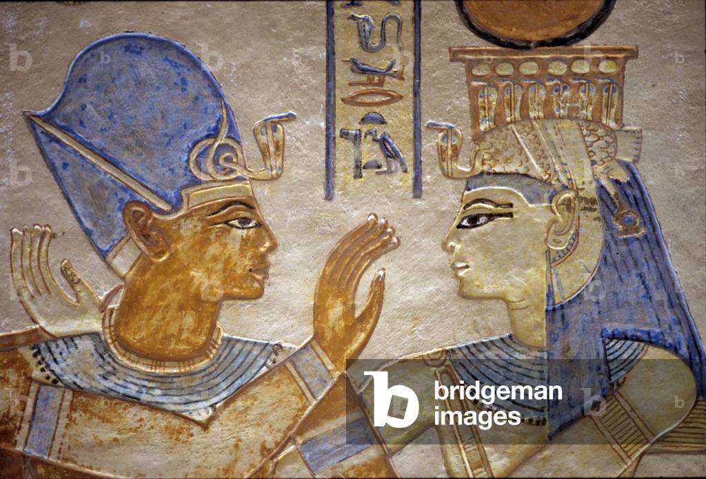 Rameses III embracing Isis, Tomb of Amon-hir-Khopshef (photo)