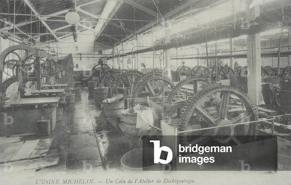 A shredding workshop, in Michelin factories in Clermont Ferrand, c.1912 (photo)