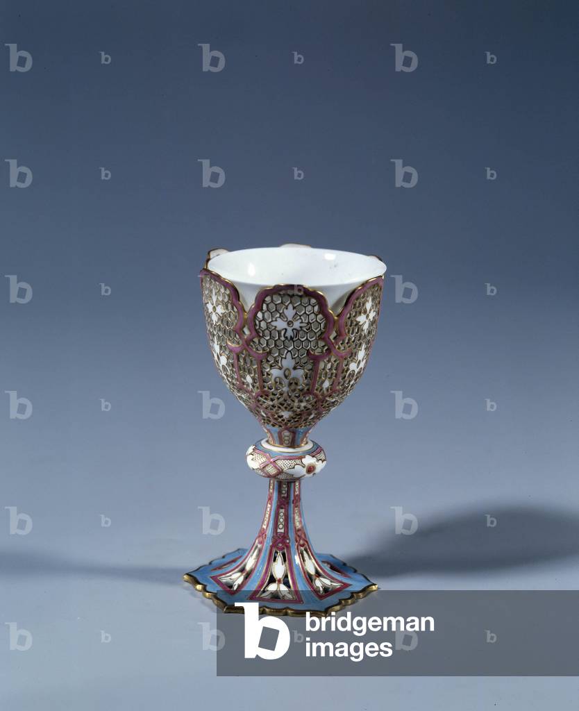 Art France: Mug on movable stand cut forming a display stand, 19th century (porcelain)