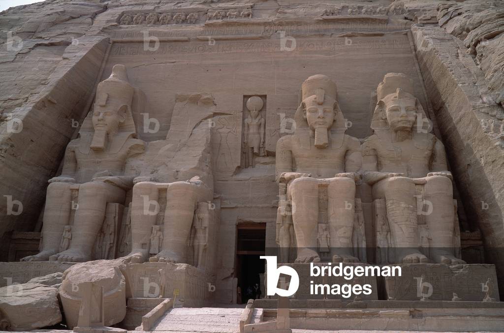 Egyptian antiquite: Colossus of the Temple of Ramses II, Abu Simbel (Abu simbel), Aswan, Egypt, 1271-1256 BC (photo)
