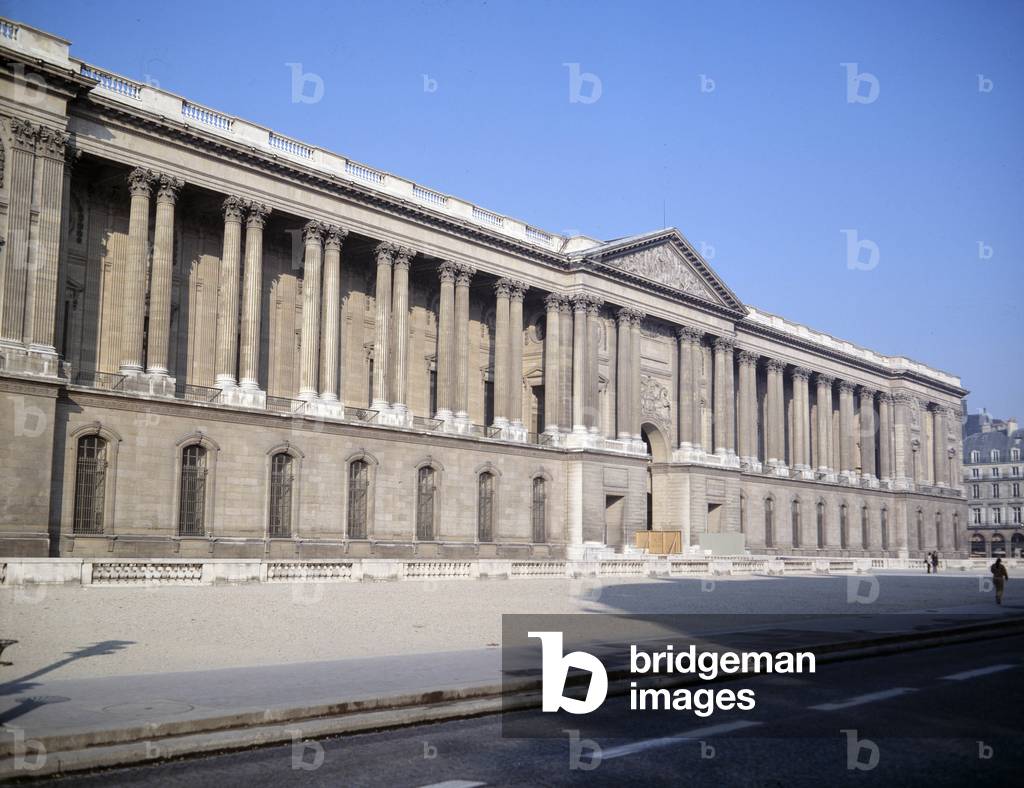 View of the Palais du Louvre and the colonnades, 17th century (photo)