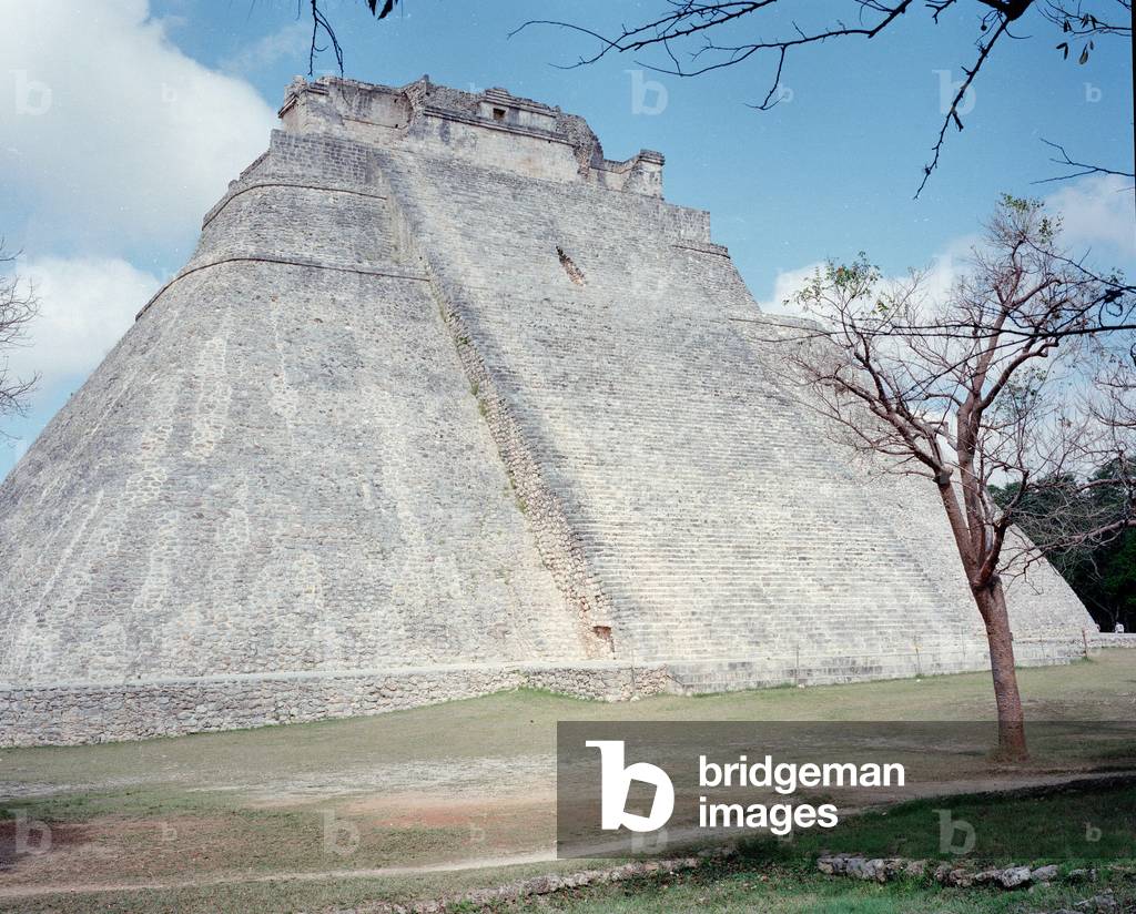 Upper temple on the site of Uxmal ancient Maya capital, Puuc style. North Yucatan 600-900 AD. Mexico (photo)