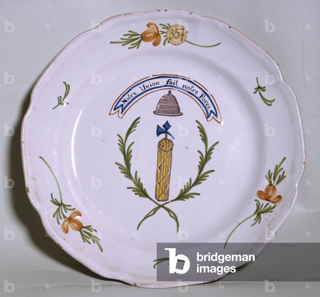 Porcelain plate decorated with the inscription 