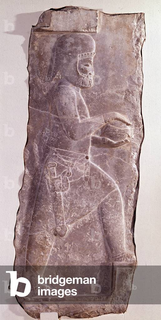 Relief en pierre representant un serviteur mede (peuple d'Iran). Epoque Achemenide. Bas relief provenant de l'