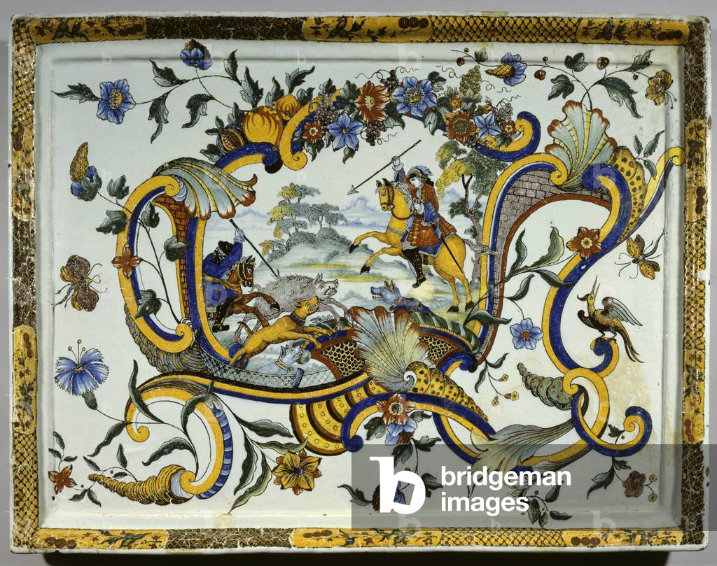 Faience dish representing a wild boar hunting scene - 17th century (ceramic)