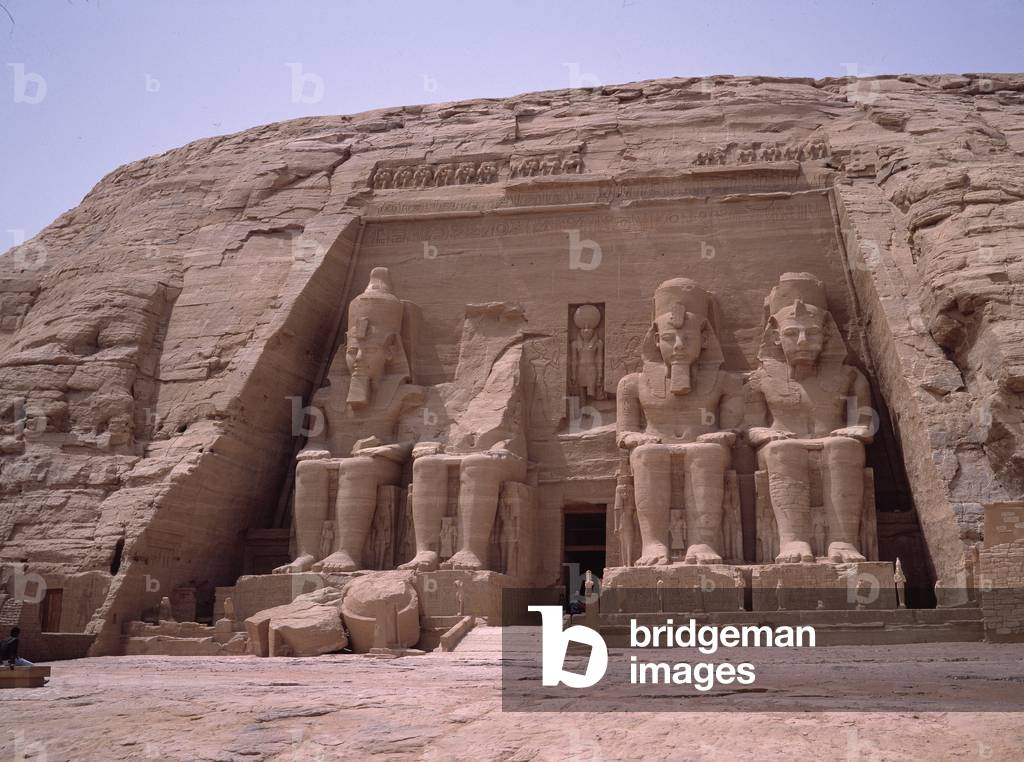 Egyptian antiquite: Colossus of the Temple of Ramses II, Abu Simbel (Abu simbel), Aswan, Egypt, 1271-1256 BC (photo)