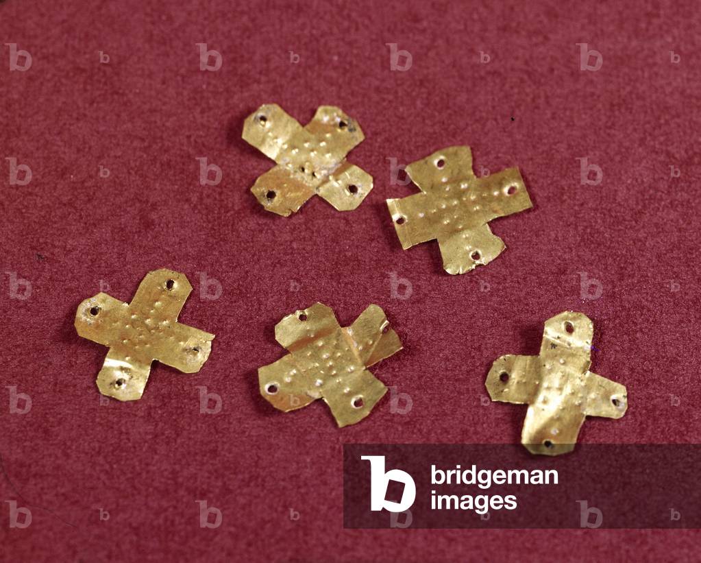 Merovingian art: small crosses in gold, 6th century (gold)