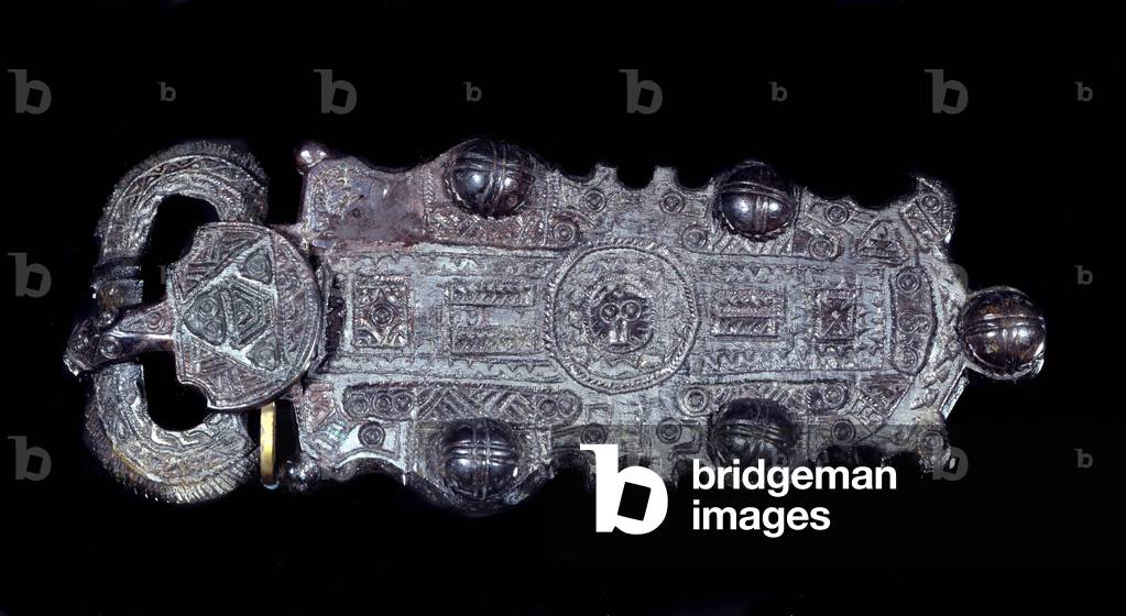 Merovingian art: belt buckle (metal)