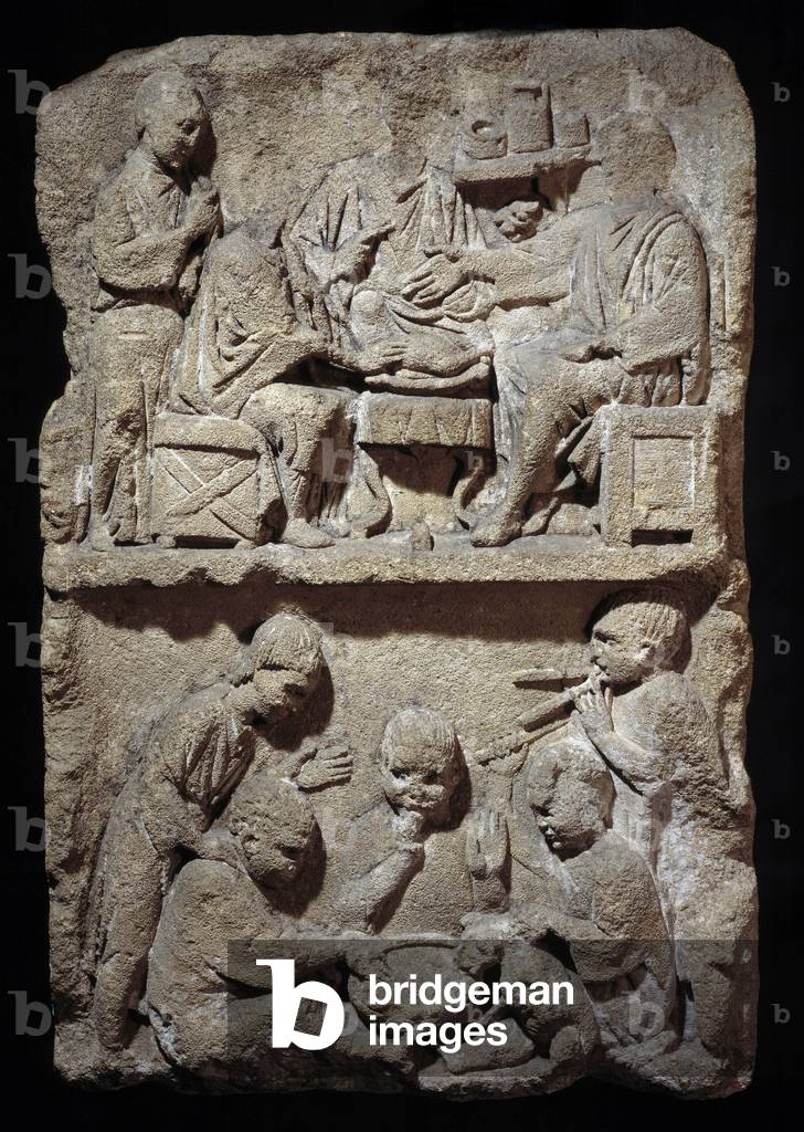 Art Gallo Romain: stele representing a scene of meals and children's games, 50 BC-100 AD (stone)