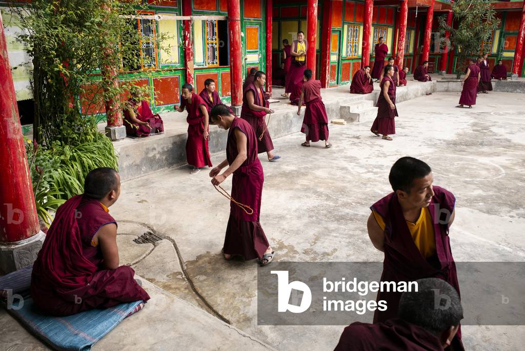 Monk chat, Yunnan, China (photo)