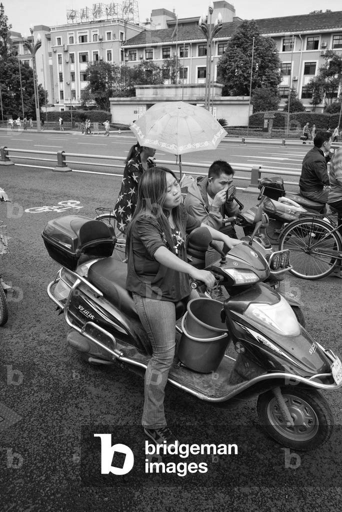 Waiting at the lights, Chengdu, China (b/w photo)