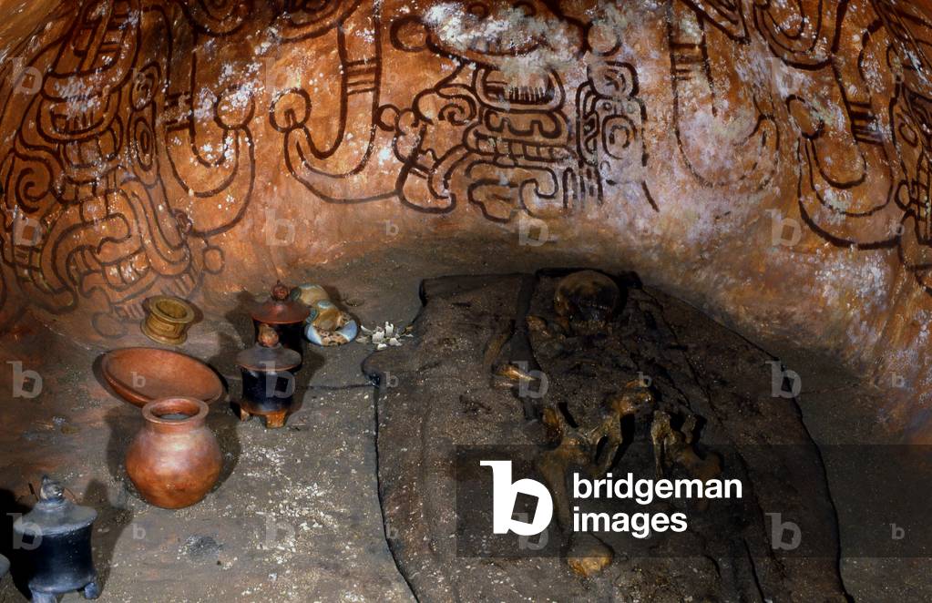 Replica of a Mayan burial at Rio Azul, Peten, Guatemala, Early Classic period, c.300-600 AD (photo)