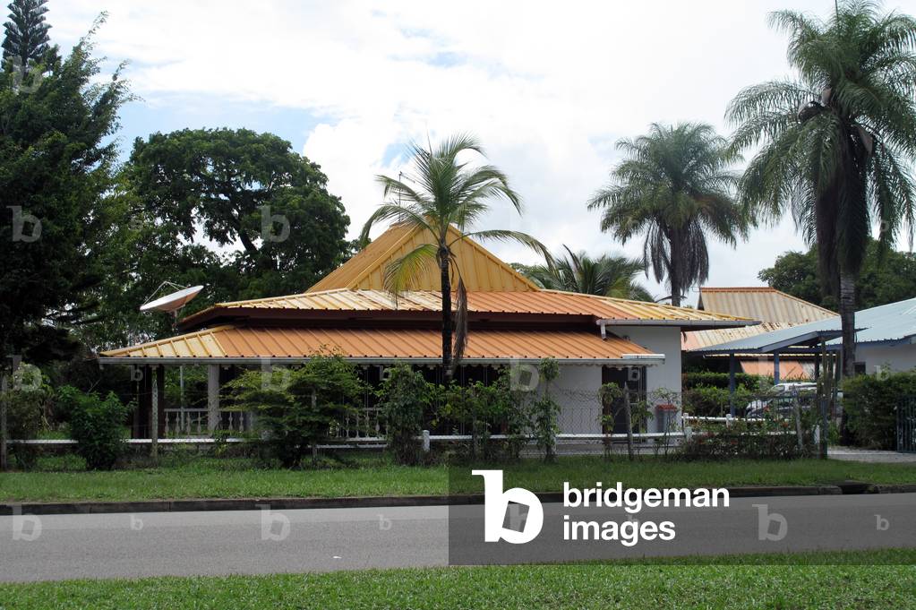 Houses in Kourou, French Guiana (photo)