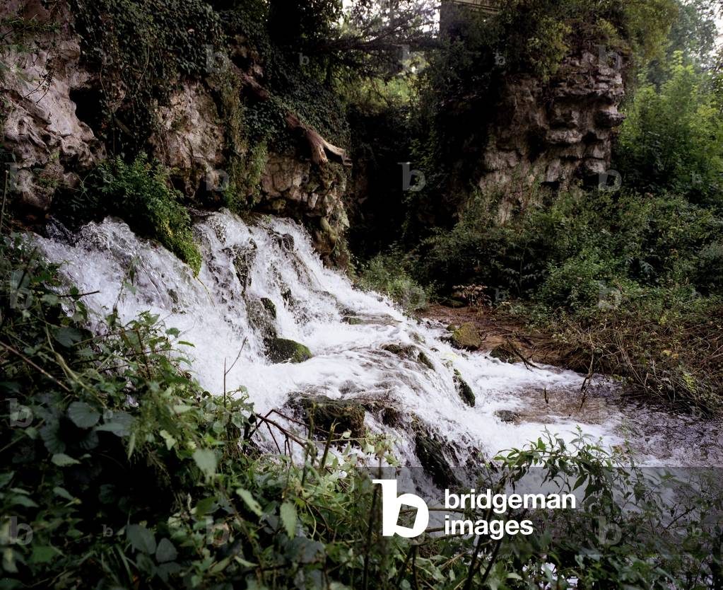 Le Jardin de Mereville, Essonne, Ile-de-France (Ile de France), France. Architecture by Francois-Joseph Belanger, 1784-1786. Iconography from the book Le jardin de Mereville, published by L'Yeuse, in 2004. Text by Monique Mosser. Inside the Great Rock of the Great Cascade