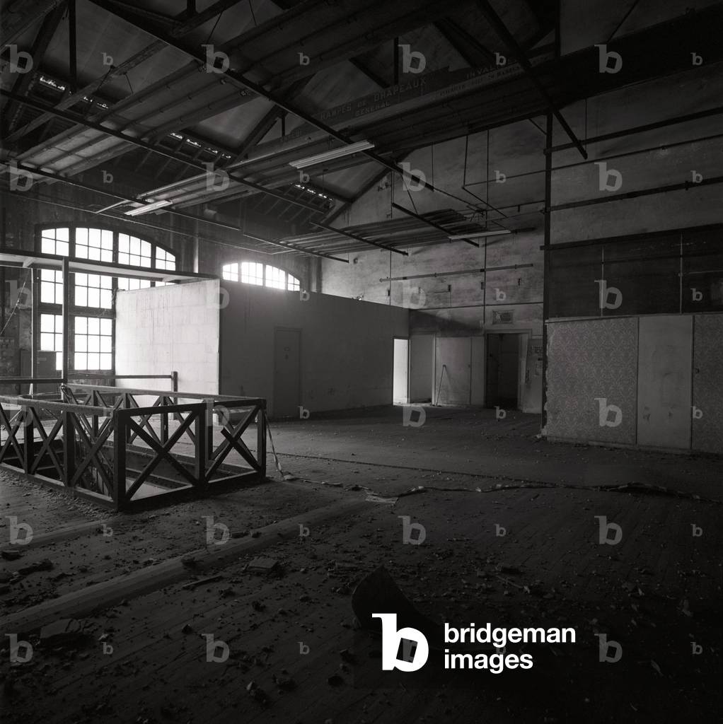 Les anciennes funebres municipales, 104 rue d'Aubervilliers, Paris 19. This large space occupied by the Pomps funebres de Paris was released in 1998. Its two characteristic halls of 19th century industrial construction (brick, iron, glass) were classed.