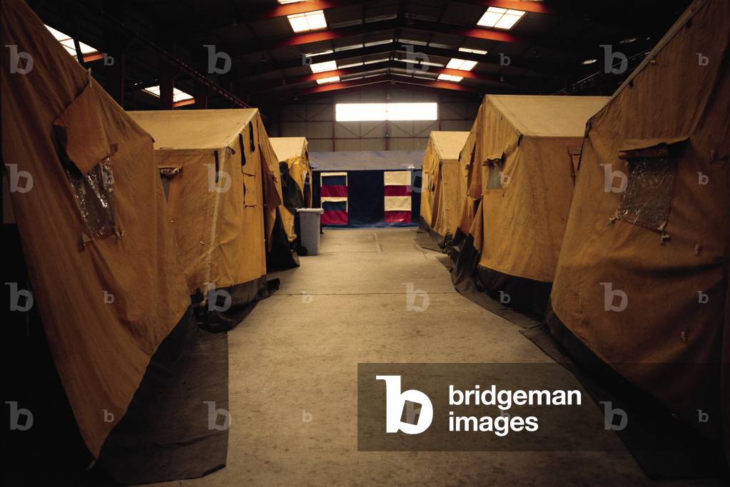 Le Hangar (1999). Centre des Refugies in Sangatte (Mancha).