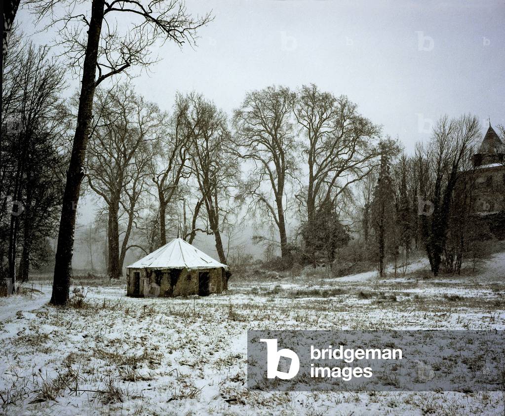 Le Jardin de Mereville, Essonne, Ile-de-France (Ile de France), France. Architecture by Francois-Joseph Belanger, 1784-1786. Iconography from the book Le jardin de Mereville, published by L'Yeuse, in 2004. Text by Monique Mosser. Inside the Great Rock of the Great Cascade