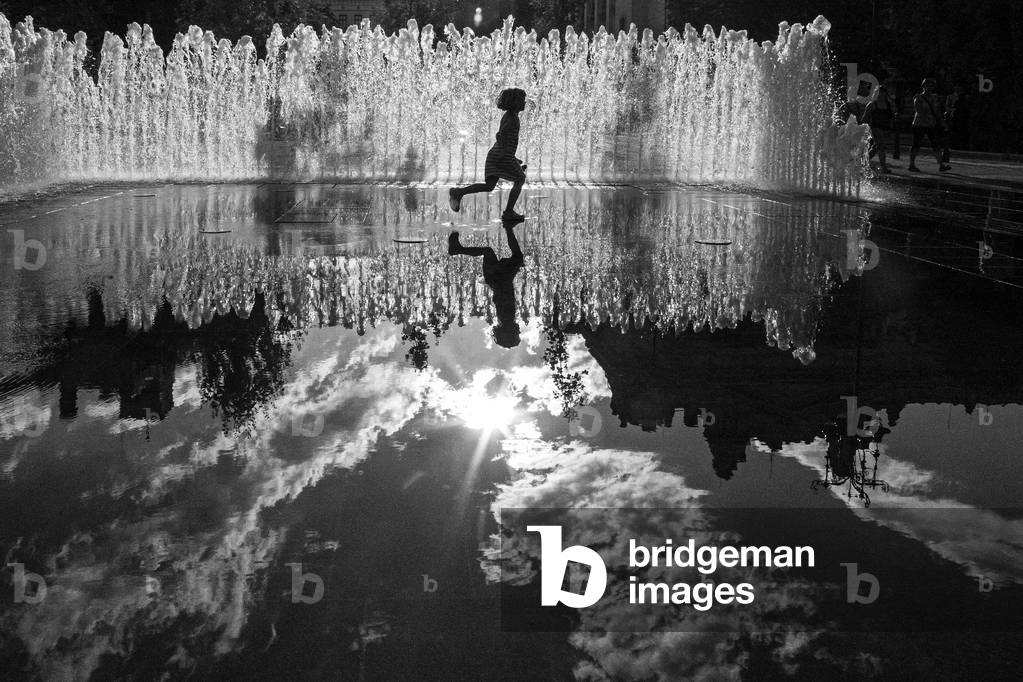 FOUNTAIN AT LIBERTY SQUARE, DOWNTOWN, BUDAPEST, 2010 (photo)